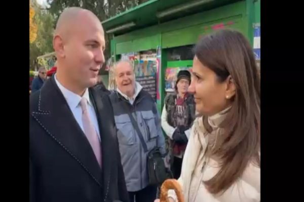 Diferențe de poziționare: Andrei Gușă iese în stradă pentru a o susține pe Anca Alexandrescu