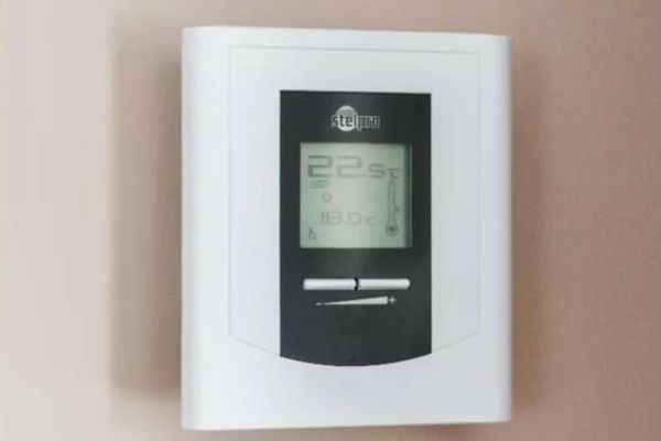 Unde trebuie montat termostatul în casa pentru a face economie în mod inteligent