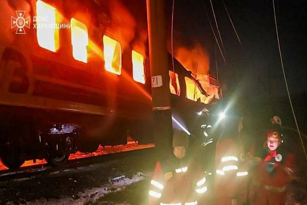 5 morți într-un atac rusesc cu dronă asupra unui tren în Ucraina | VIDEO