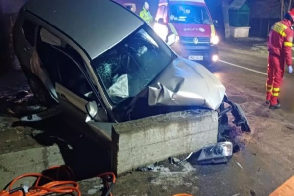 Grav accident produs în Suceava! 4 tineri au fost răniți