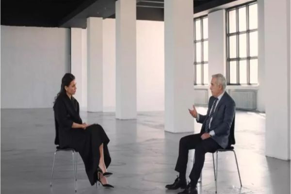 Jurnalista care i-a luat interviu lui Călin Georgescu, blocată la graniță