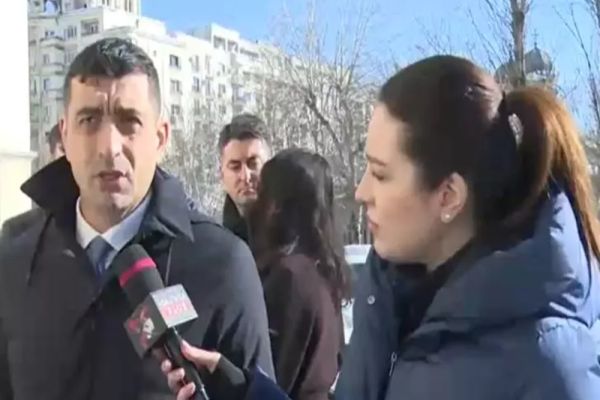 Zeci de români au depus PLÂNGERI PENALE la Parchetul General împotriva ANULĂRII ALEGERILOR din 2024. George Simion, alături de oameni