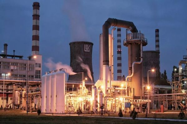 Guvernul a pus companiile Lukoil din România sub supraveghere extinsă. Ce planuri are cu marile capacități