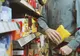 Un adolescent a fost pus sub control judiciar după ce a furat bunuri și bani din locuințe și magazine