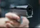 Focuri de armă după un contrabandist de țigări. Individul a abandonat mașina și a fugit