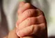 Fetiță de patru ani cu arsuri, după ce hainele i-au luat foc de la o candelă