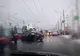 VIDEO Reacție bizară a colegilor unui corist care s-a prăbușit pe scenă: l-au acoperit cu cortina și au continuat să cânte