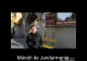 VIDEO Bătrân ajuns cu arsuri la spital după ce casa i-a luat foc de la o butelie care scăpa gaze
