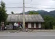 Un tânăr beat la volan a intrat cu mașina în gardul unei locuințe, după care a fugit FOTO