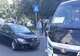 Două persoane rănite, în urma coliziunii dintre un mini-autobuz electric și un autoturism FOTO