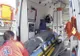 Un muncitor a ajuns în stare gravă la spital după ce i-a căzut o grindă în cap