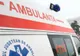 Un șofer a ajuns la spital după ce a intrat cu mașina într-un zid de beton