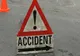 Doi minori au fost transportați la spital după ce mașina în care se aflau s-a izbit într-un podeț