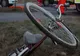 O fetiță din Poieni Solca a ajuns în stare gravă la spital după ce a căzut de pe bicicletă