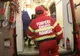 Un tânăr de 19 ani din Mitocu Dragomirnei a ajuns în stare gravă la spital după ce a căzut de pe acoperișul unei case