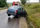 Băut și fără permis s-a oprit cu mașina în șanț