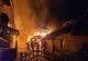 Pompierii suceveni s-au luptat cu flăcările ore în șir, după ce un incendiu a cuprins mai multe construcții din lemn