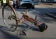 Un minor în vârstă de 10 ani, a intrat cu bicicleta într-o mașină