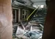 O scară de bloc afectată de explozia unei butelii