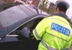 A încercat să fenteze polițiști și să schimbe locul cu pasagerul