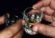 STUDIU. De ce sunt persoanele nocturne mai predispuse la consumul de alcool și tutun