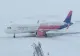 Aeroportul din Suceava, ÎNCHIS temporar din cauza vremii extreme: "Echipele de deszăpezire intervin nonstop"