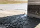 Dezastru ecologic în județul Suceava - Un iaz a secat din cauza caniculei. Localnicii sunt exasperați din cauza mirosului de pește putrezit
