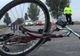 Biciclist accidentat grav după ce a traversat strada neregulamentar