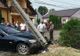 Accident în Rădăuți. Și-a lăsat mașina la spălătorie și a găsit-o într-un stâlp FOTO