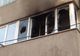 Panică într-un bloc de garsoniere după ce un tânăr și-a incendiat locuința FOTO